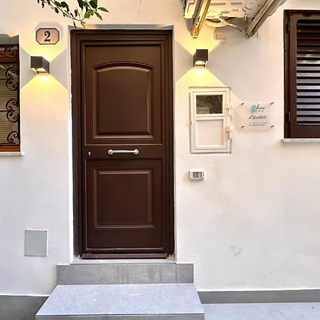 Il Cortiletto By Housilia Cefalu